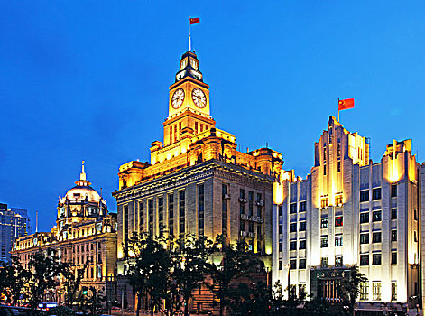 上海外滩,海关钟楼和浦东发展银行,原汇丰银行,大楼等夜景