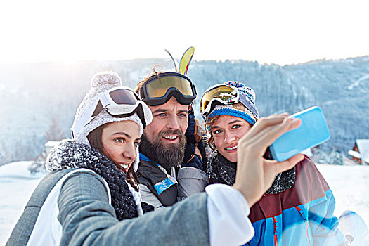 滑雪,朋友,拍照手机,雪地