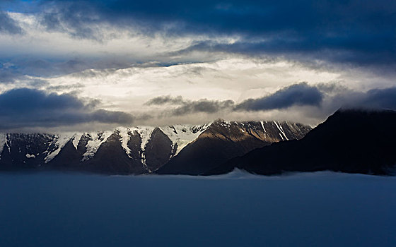 贡嘎山