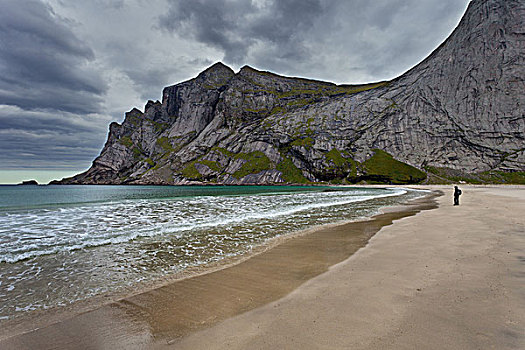 海滩,沙子,山,海洋,人,罗弗敦群岛,北方,挪威