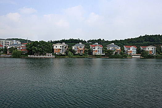 湖景别墅