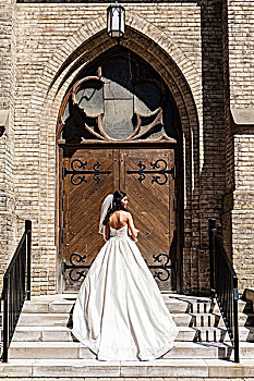 后视图,新娘,婚纱,站立,正面,教堂,门,结婚日,加拿大