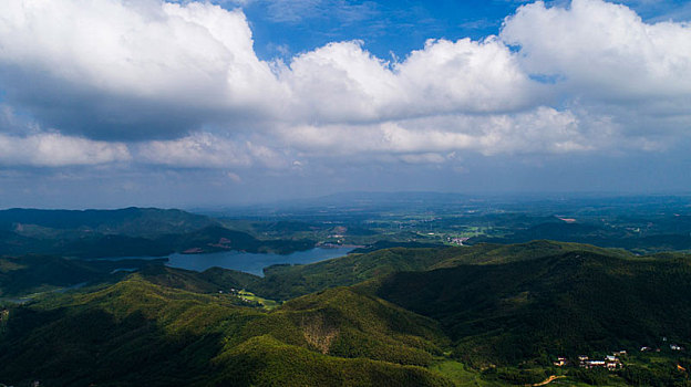 航拍中国安徽省宣城市郎溪县红旗湖风光