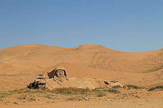 巴丹吉林沙漠里成吉思汗沙雕像