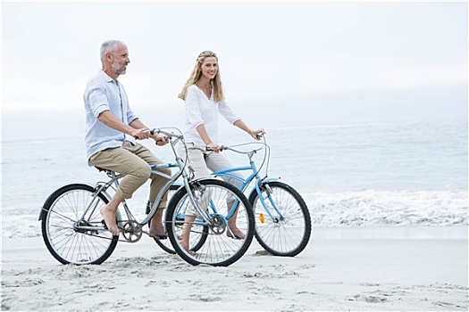 幸福伴侣,骑自行车,一起
