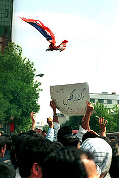 伊朗,投掷,英国国旗,以色列,英国,正面,英国大使馆,德黑兰,五月,2004年,鞭炮