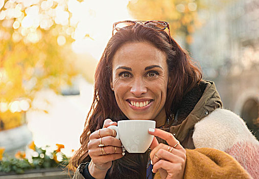 头像,微笑,女人,喝咖啡,秋天,街边咖啡厅
