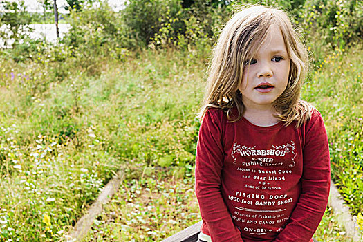 3岁,女孩,红色,衬衫,坐,地点,瑞典
