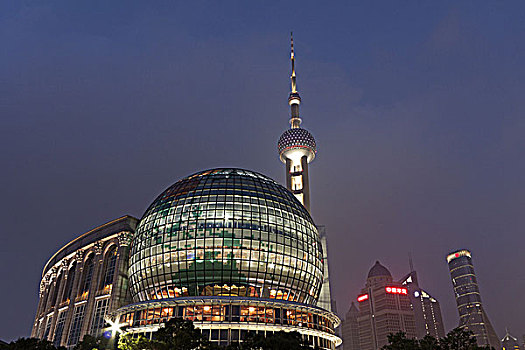 上海浦东陆家嘴金融区的夜景风光