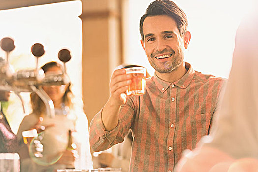 头像,微笑,男人,祝酒,啤酒杯,酒吧