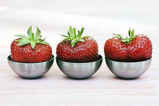 三个,草莓,小,金属,餐具