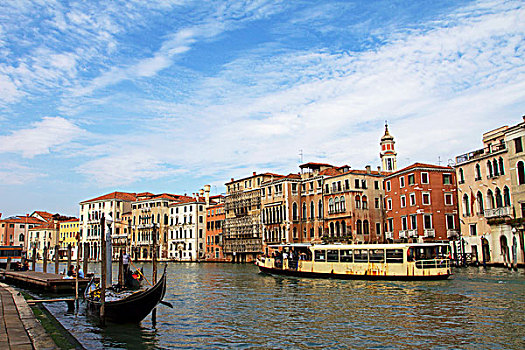 威尼斯的五彩建筑