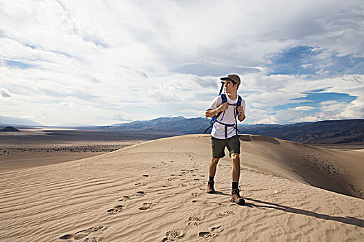长途旅行者,跑,死亡谷国家公园,加利福尼亚,美国