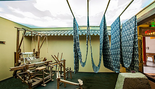 重庆市渝北区碧津公园民俗博物馆展示的民间织布机