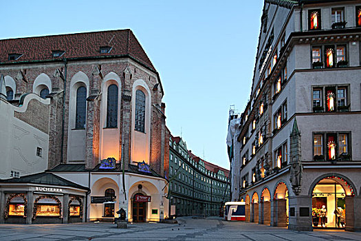 慕尼黑新市政厅步行街夜景