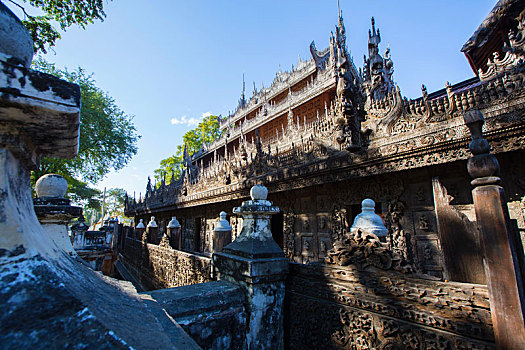 金色宫殿柚木寺