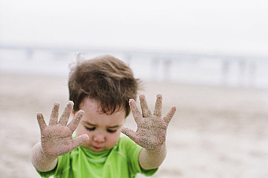 男孩,沙子,遮盖,手,科斯塔梅萨,加利福尼亚,美国