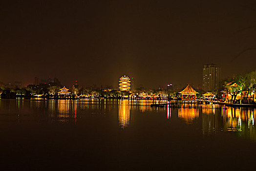 大明湖夜景