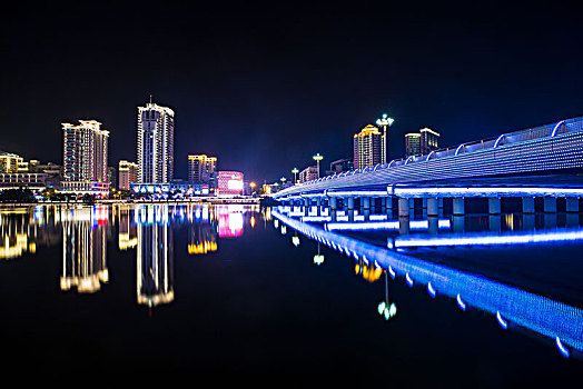 滨河城市夜景