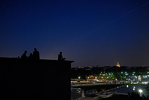 夜晚,巴黎