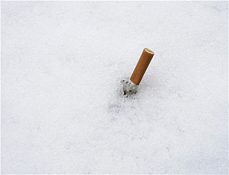 香烟,雪中