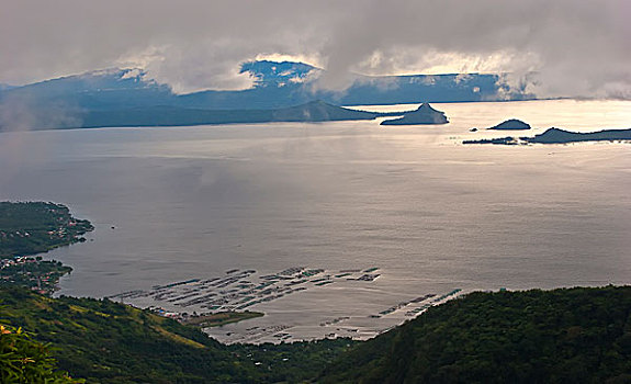 菲律宾火山湖