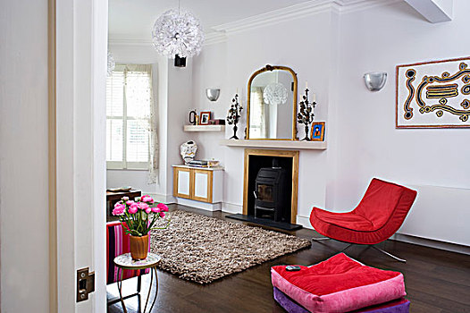 客厅,老式,镜子,枝状大烛台,壁炉,土著,艺术品,墙壁,靠近,20世纪60年代,扶手椅