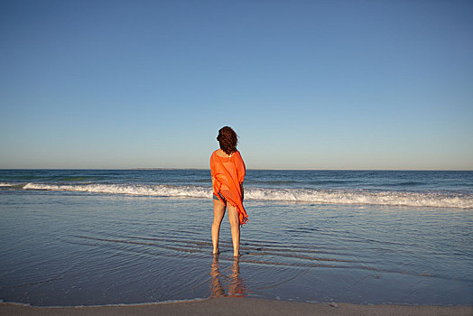 女人,站立,海滩,阳光