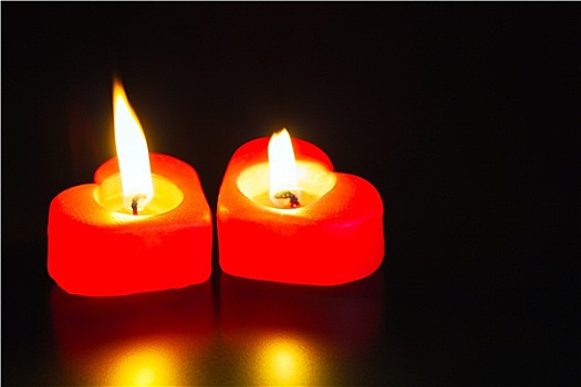 两个,心形,燃烧,蜡烛