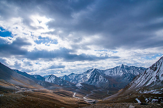 中国公路建设史上的丰碑-----g217国道独库公路独山子段雪山