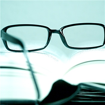 书,眼镜