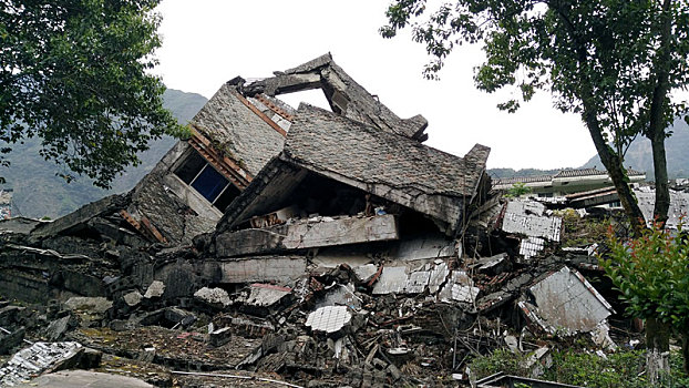 北川地震遗址倒坍的房屋