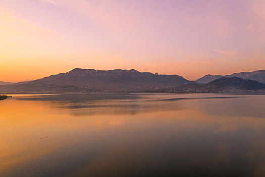 济南卧虎山水库朝霞