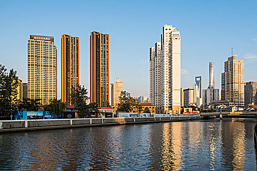 上海苏州河沿岸城市风光