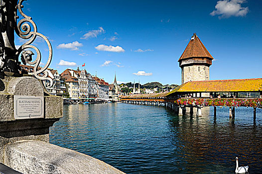 瑞士卢塞恩,琉森,廊桥水塔,卡佩尔木桥和八角水塔