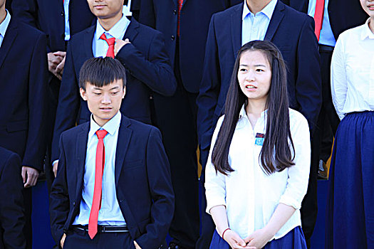 高三学生拍个性毕业照纪念青春