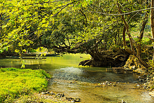 小河