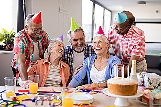 愉悦,朋友,看,兴奋,老年,女人,生日派对,养老院