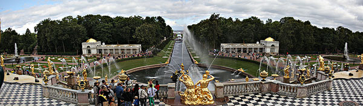 圣彼得堡夏宫下花园金人喷水宽景