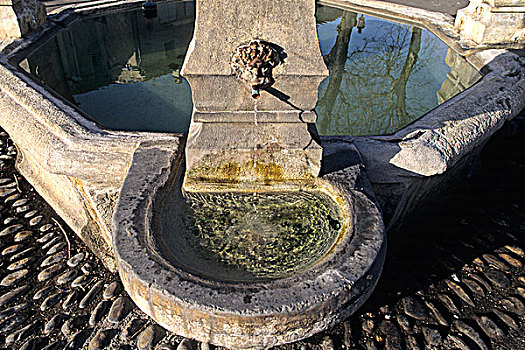 法国,普罗旺斯,沃克吕兹省,喷泉