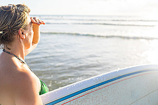 女人,冲浪板,向外看,海洋,海滩,省,哥斯达黎加