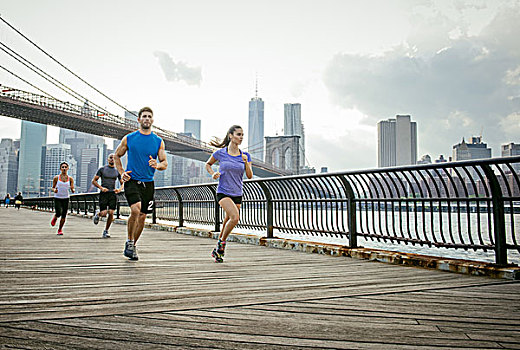 人群,跑,正面,布鲁克林大桥,纽约,美国