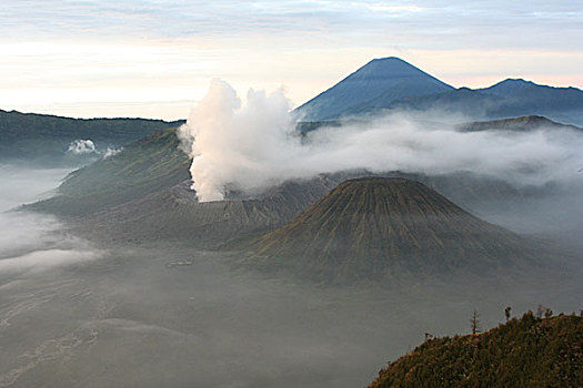 印度尼西亚,婆罗摩火山