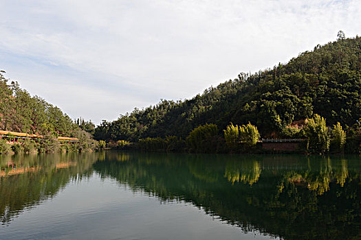 湖光山色