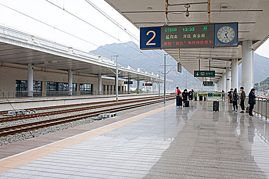 站台,月台,乘客,等车,铁轨