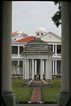 马来西亚,槟城,圣乔治教堂有排列整齐而且造型美观的圆柱,是最具代表性的英国建筑之一