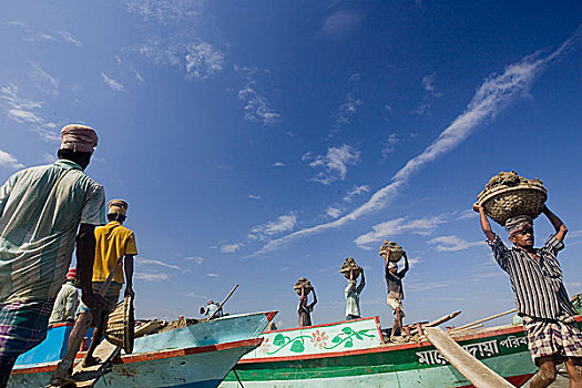 一群人,卸载,土地,引擎,船,渡轮,达卡,孟加拉,十一月,2008年