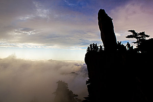 黄山飞来石