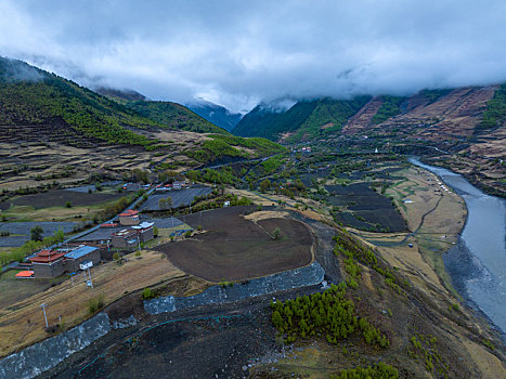 航拍四川甘孜甲根坝乡