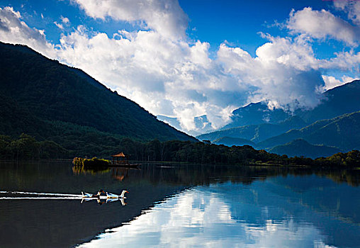 湖光山色